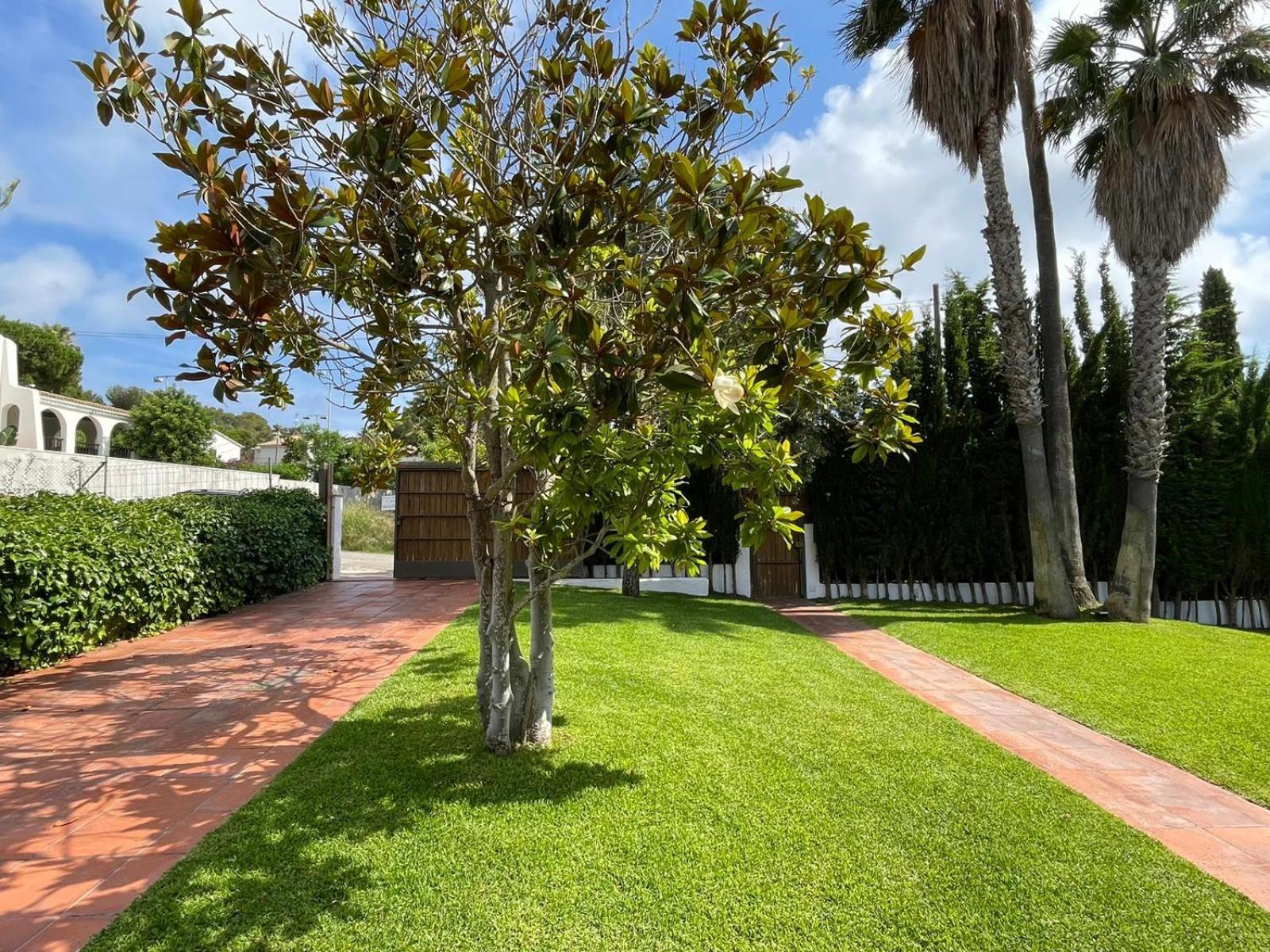 Casa Mediterranea Con Gran Jardin Y Piscina A 500 M De La Playa Roda de Bará エクステリア 写真
